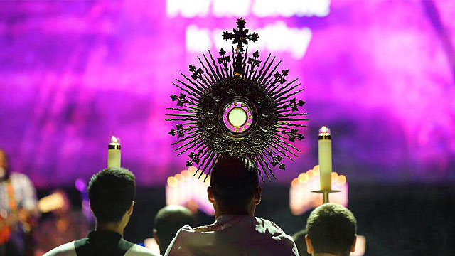 Steubenville-eucharistic-adoration.jpg (640×360)